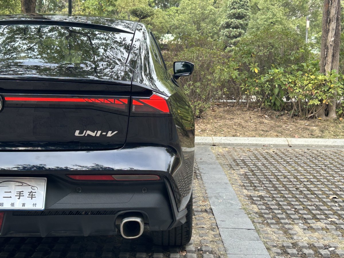 長(zhǎng)安 長(zhǎng)安UNI-V  2023款 1.5T 尊貴型圖片