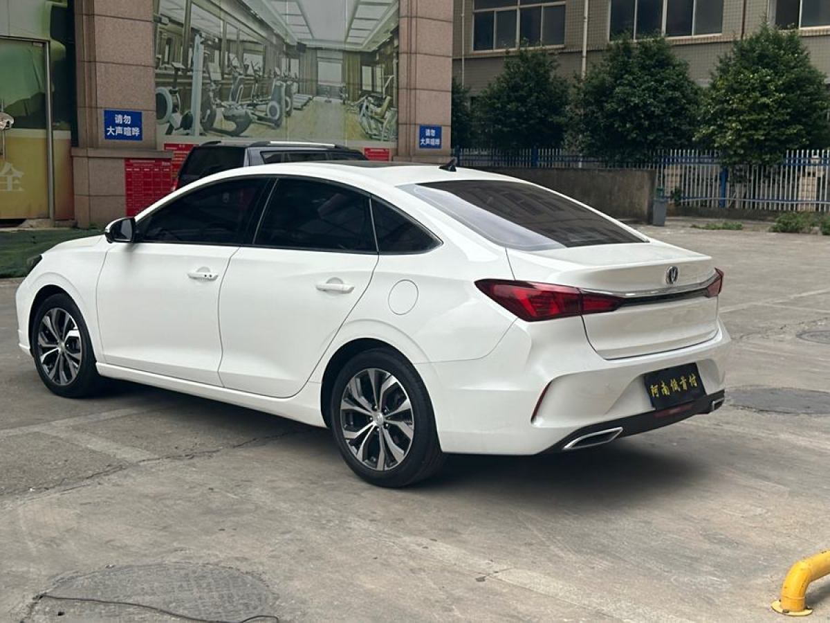 長(zhǎng)安 逸動(dòng)  2021款 PLUS 藍(lán)鯨NE 1.4T GDI DCT旗艦型圖片