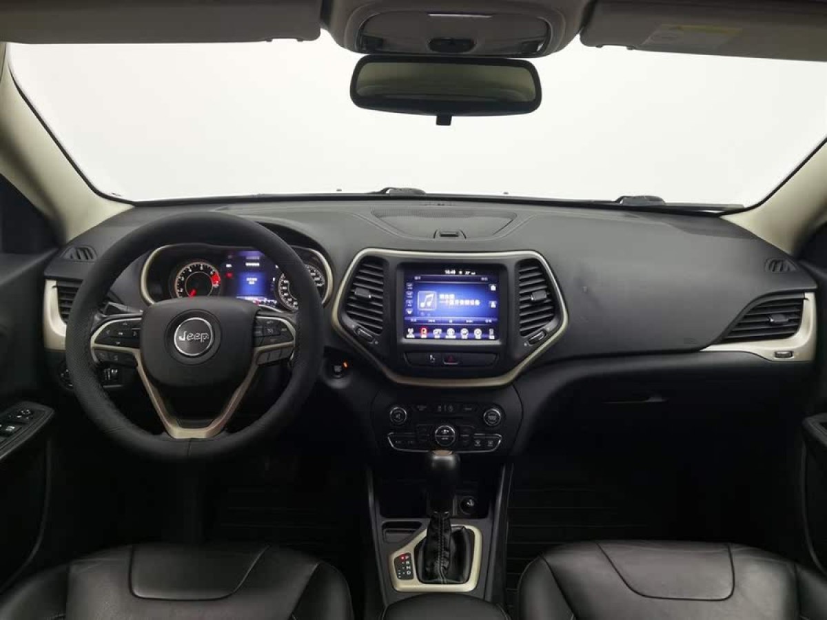 Jeep 自由光  2017款 2.0L 優(yōu)越版圖片