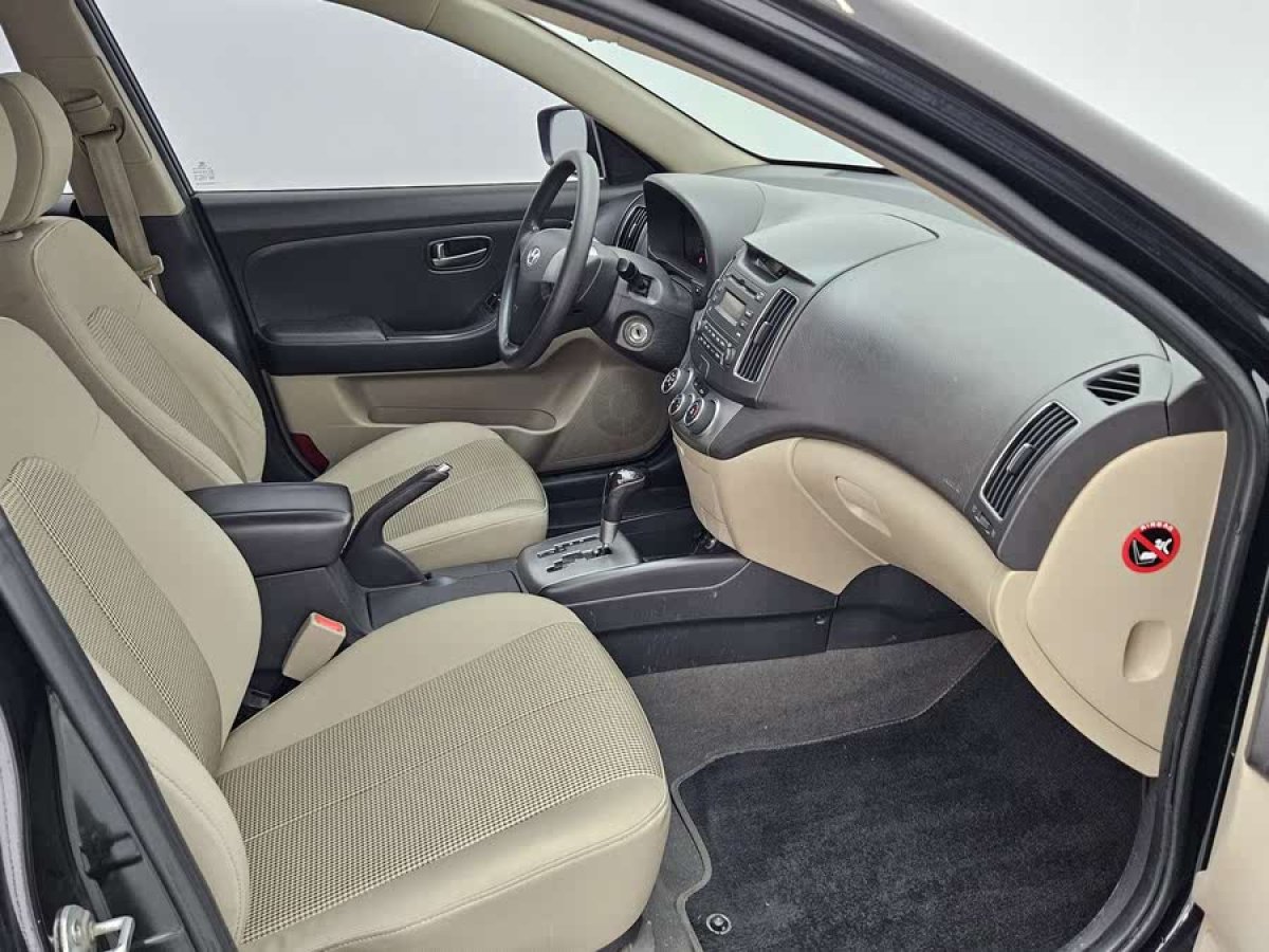 現(xiàn)代 悅動  2011款 1.6L 自動舒適型圖片