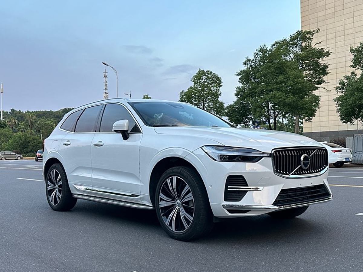 沃爾沃 XC60新能源  2025款 插電式混動 長續(xù)航四驅(qū)智遠(yuǎn)豪華版圖片