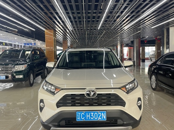 丰田 RAV4荣放  2021款 2.0L CVT两驱风尚PLUS版