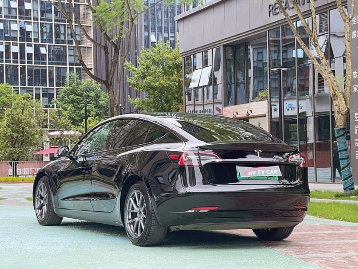 特斯拉 Model 3  2021款 改款 標(biāo)準(zhǔn)續(xù)航后驅(qū)升級(jí)版圖片