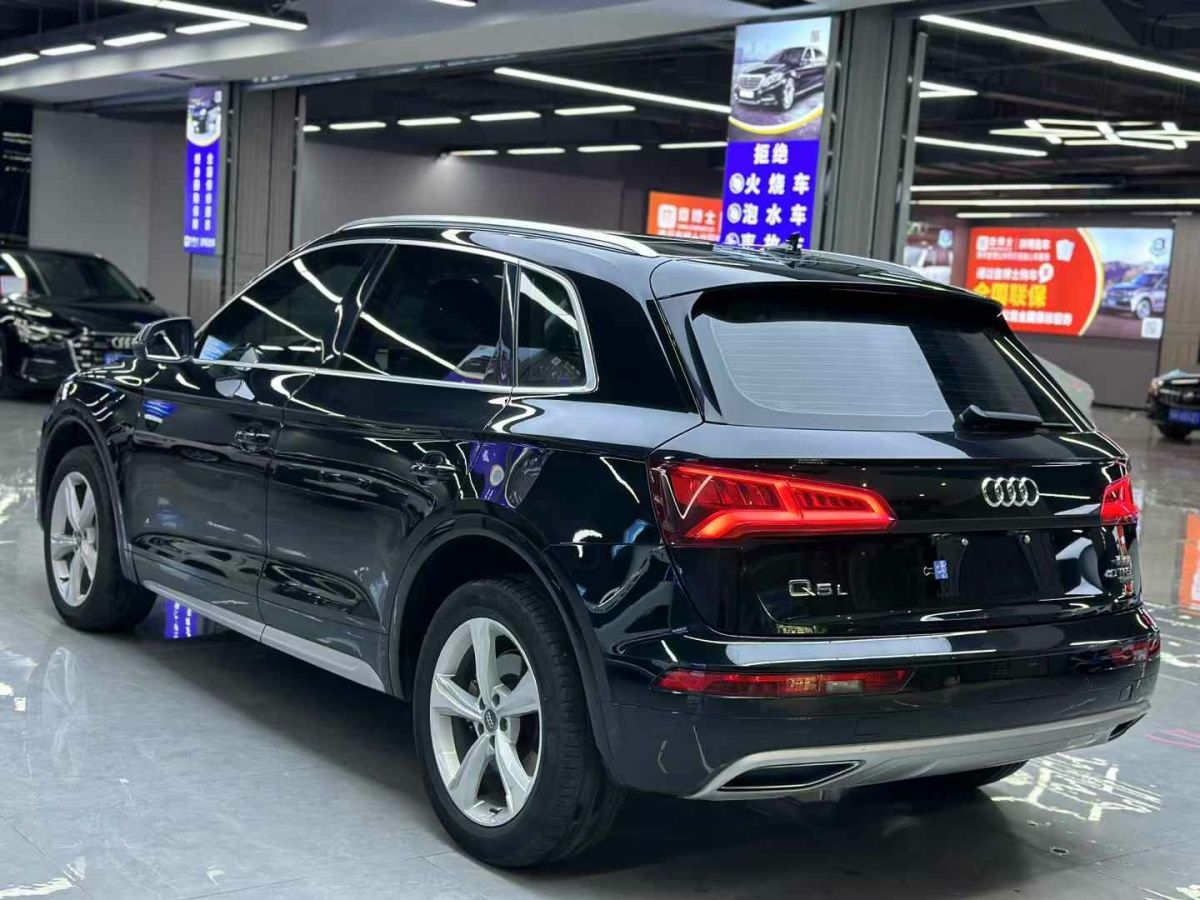 奧迪 奧迪Q3  2020款 35 TFSI 時(shí)尚動(dòng)感型圖片