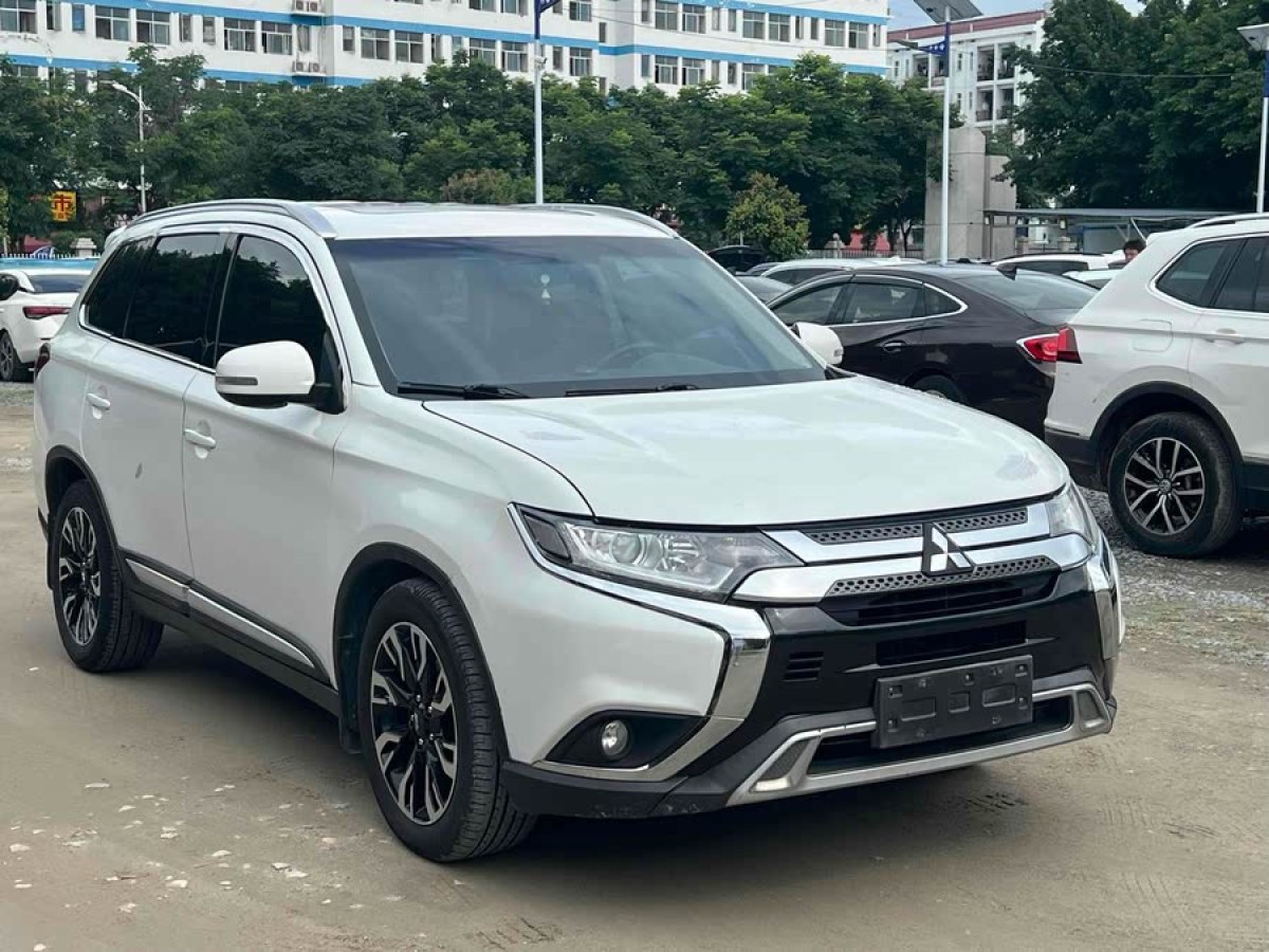三菱 歐藍(lán)德  2019款 2.0L 兩驅(qū)暢享版 5座 國(guó)VI圖片