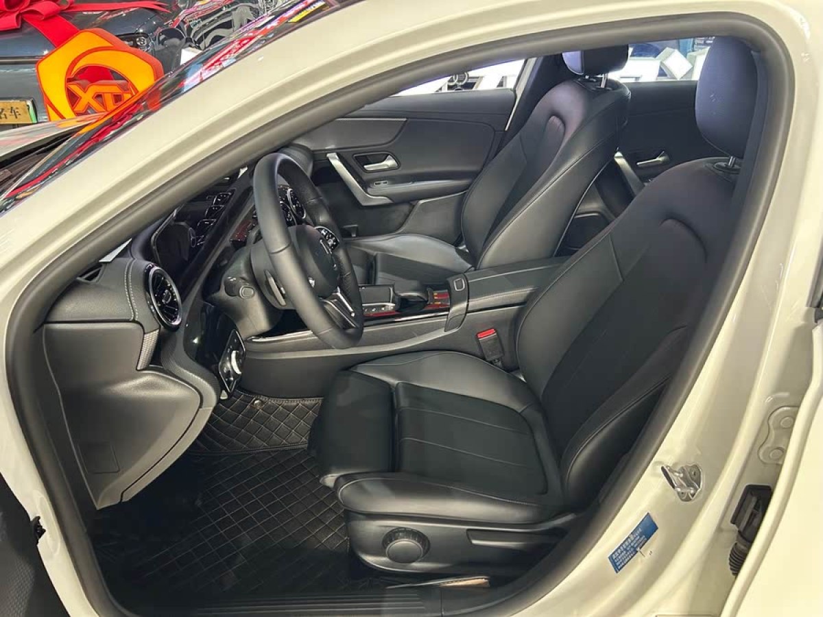奔馳 奔馳A級  2021款 A 200 L 運(yùn)動轎車動感型圖片