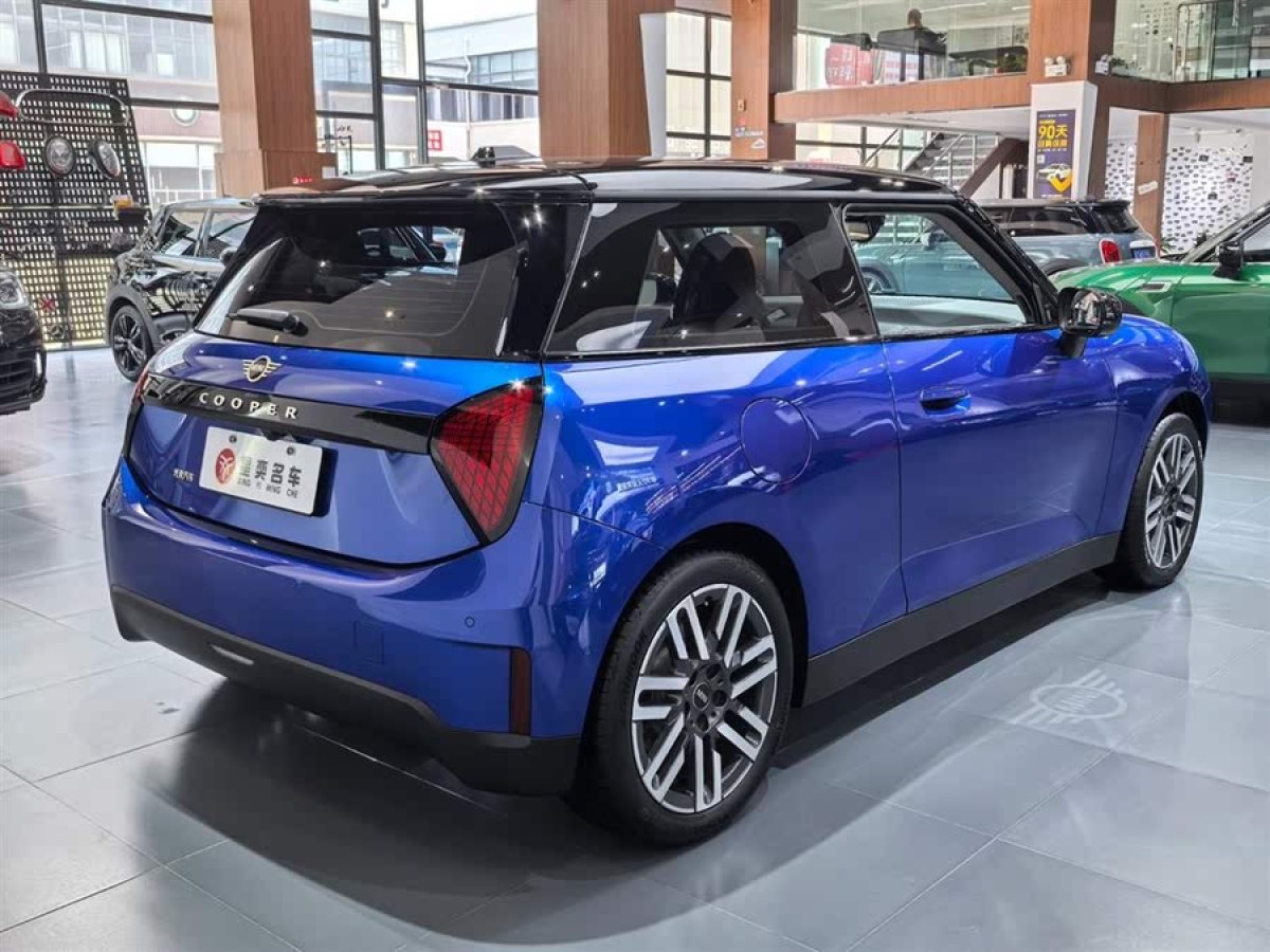 MINI 電動(dòng)MINI COOPER  2024款 456km COOPER E 經(jīng)典派圖片