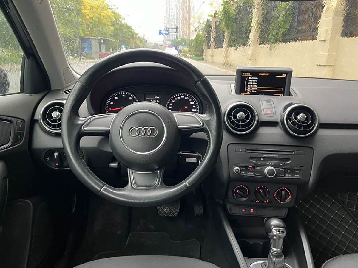 奧迪 奧迪A1  2014款 30 TFSI Sportback時(shí)尚型圖片