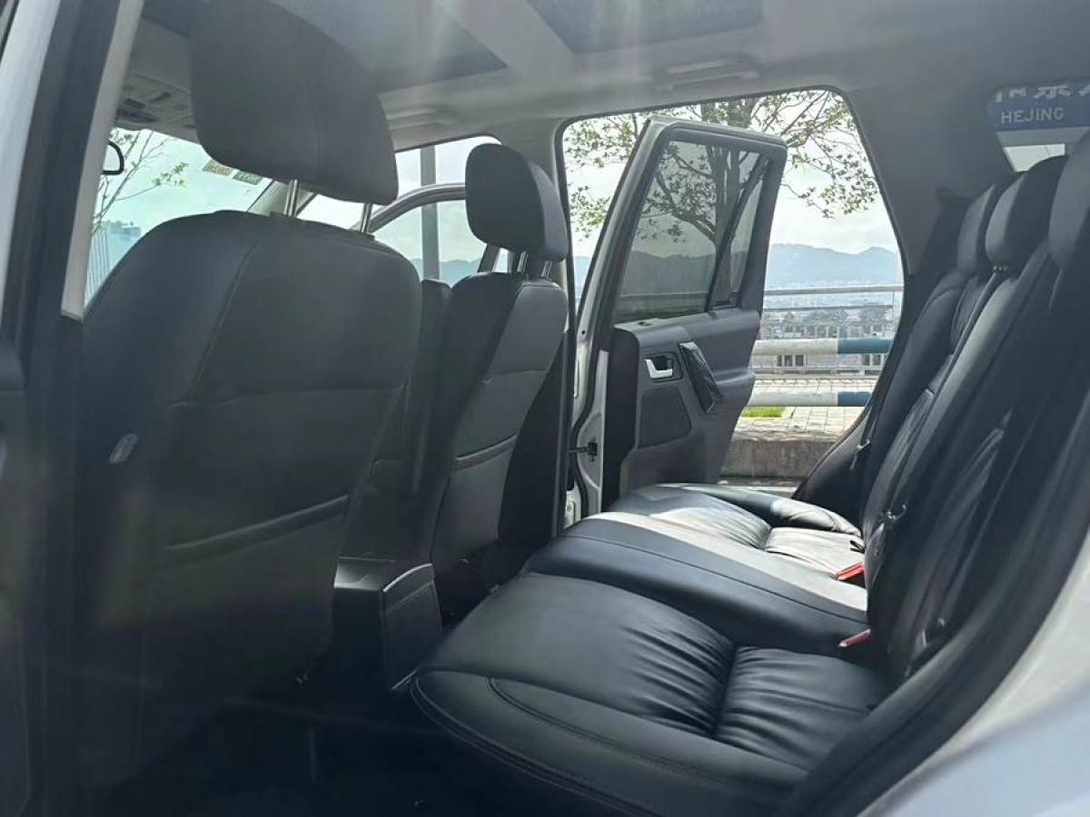 路虎 神行者2  2015款 2.0T Si4 HSE Luxury典藏版圖片