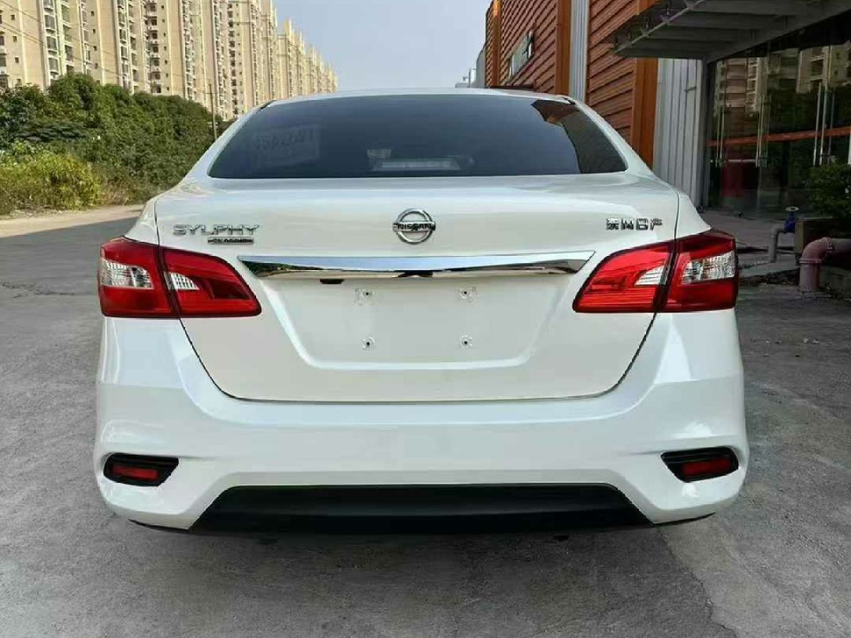 日產(chǎn) 軒逸  2021款 1.6L XL CVT暗夜版圖片