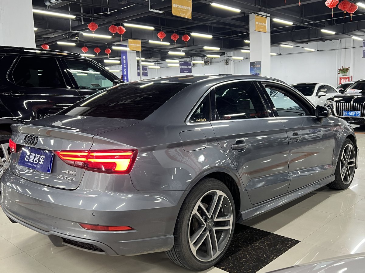 奧迪 奧迪A3  2017款 Limousine 35 TFSI 運(yùn)動(dòng)型圖片