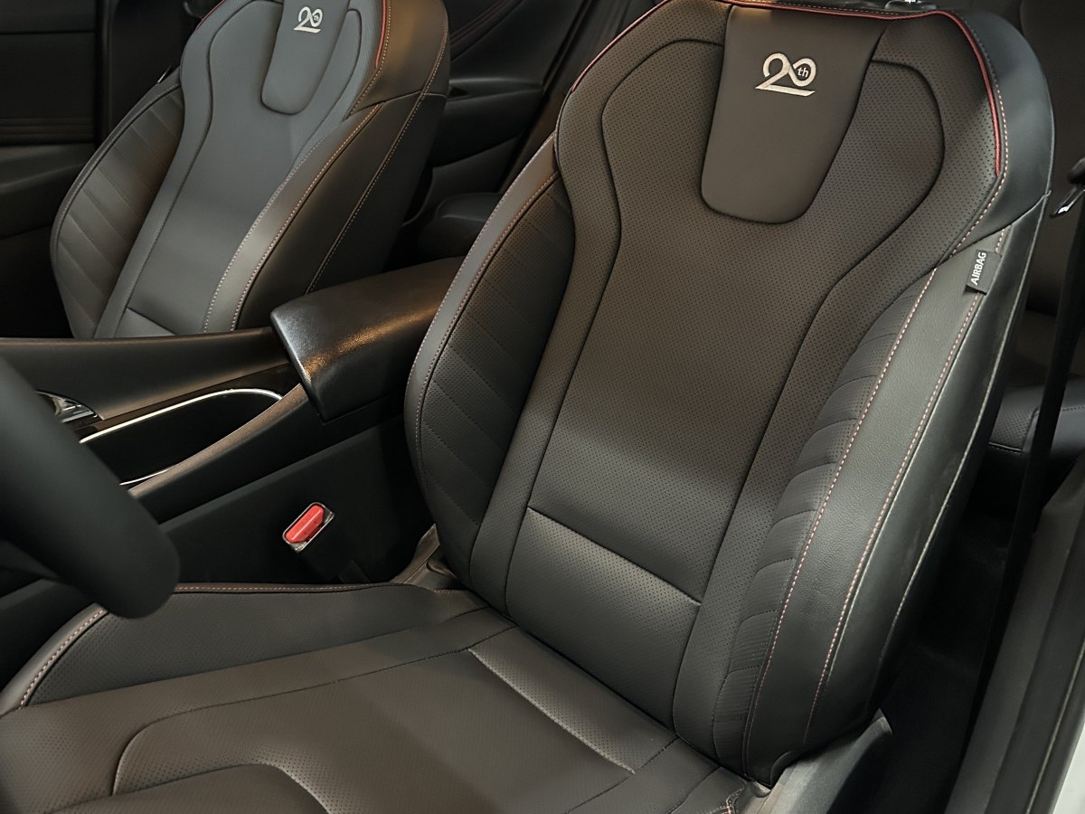 現(xiàn)代 伊蘭特  2022款 1.5L CVT 20周年紀(jì)念款圖片