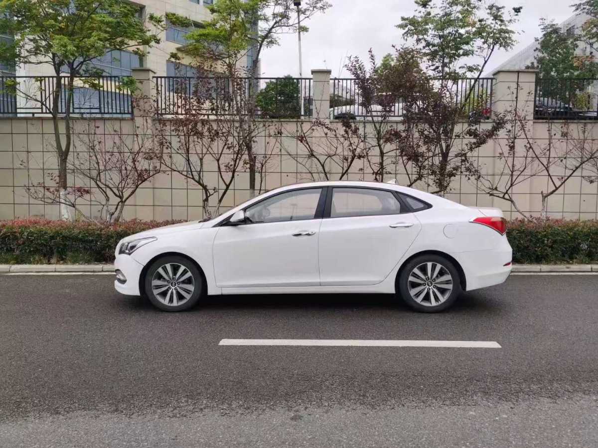 現(xiàn)代 名圖  2014款 1.8L 自動尊貴型DLX圖片