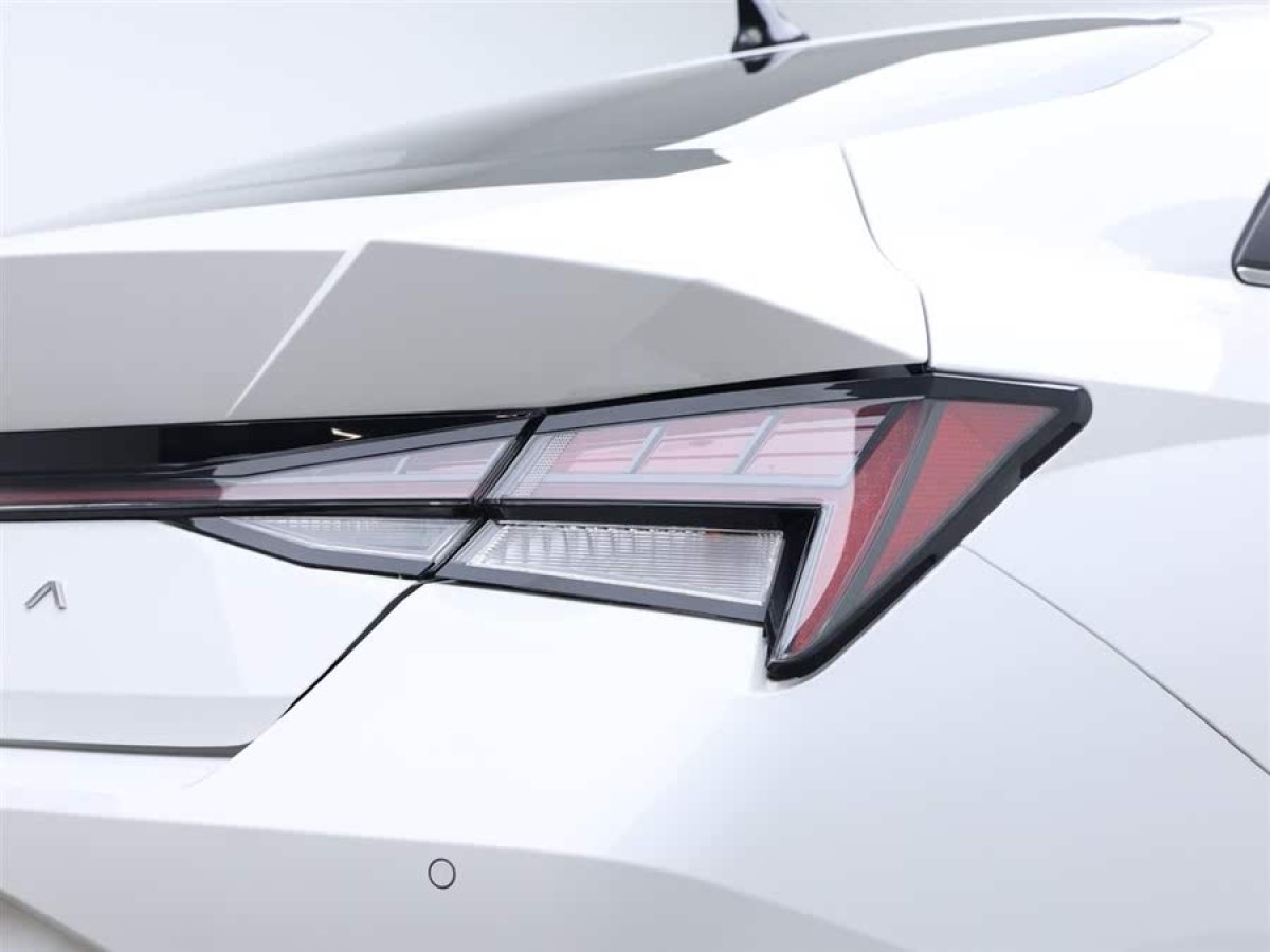 現(xiàn)代 伊蘭特  2022款 1.5L CVT LUX尊貴版圖片