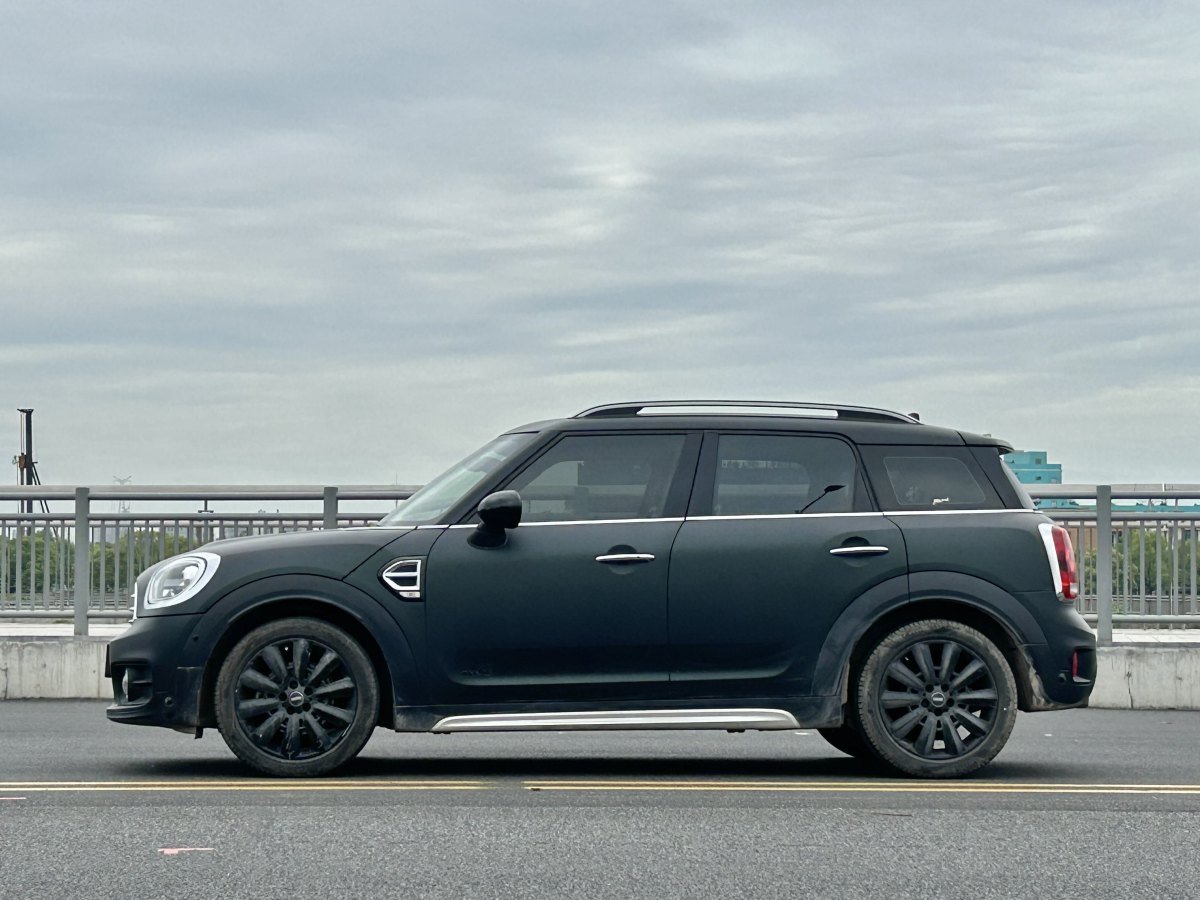 MINI COUNTRYMAN  2019款 1.5T COOPER ALL4 藝術(shù)家周末旅行版圖片