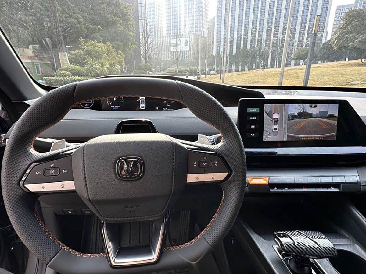 長安 長安UNI-V  2024款 1.5T 尊貴運動型圖片