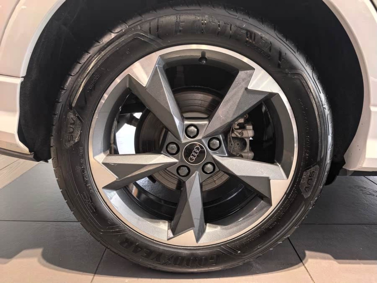 奧迪 奧迪Q3  2019款  35 TFSI 時(shí)尚動(dòng)感型圖片