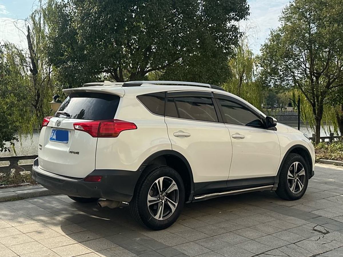 豐田 RAV4榮放  2015款 2.0L CVT兩驅(qū)風(fēng)尚版圖片