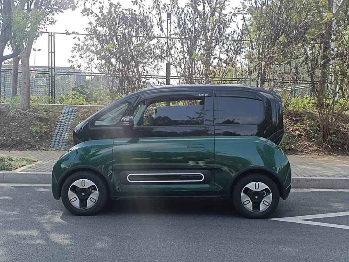 寶駿 寶駿KiWi EV  2022款 設(shè)計(jì)師輕享版 三元鋰圖片