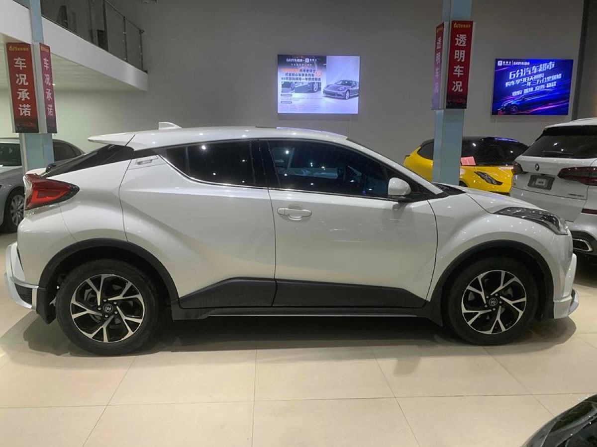 2019年3月豐田 C-HR  2018款 2.0L 酷跑領(lǐng)先天窗版 國V