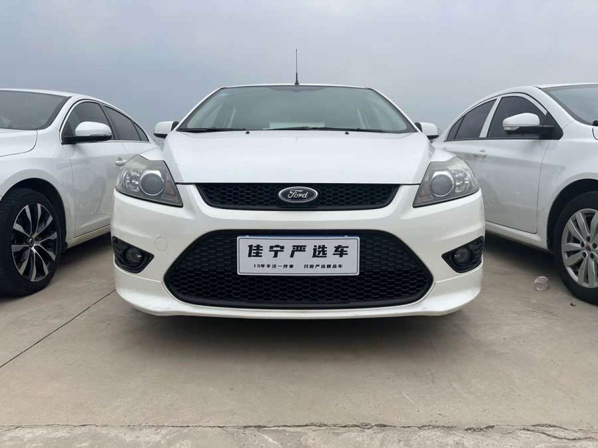 福特 ?？怂? 2014款 兩廂經(jīng)典 1.8L 自動酷白典藏版圖片