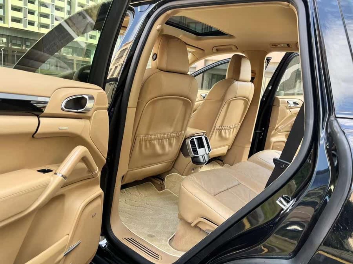 保時(shí)捷 Cayenne  2013款 Cayenne 3.0T 柴油版圖片