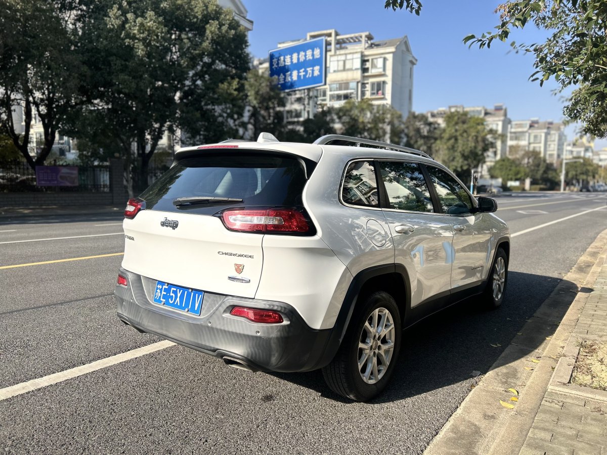 Jeep 自由光  2016款 2.4L 領(lǐng)先版圖片