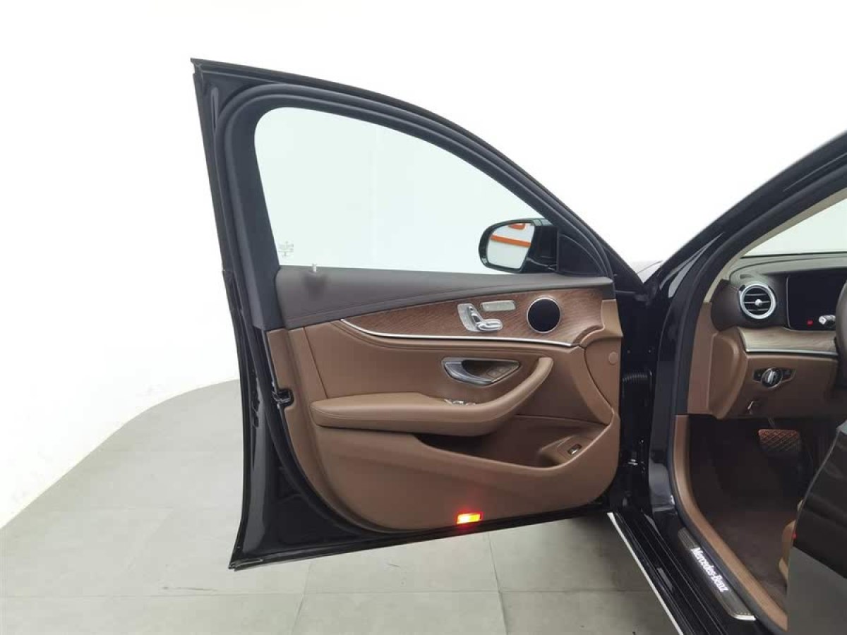 奔馳 奔馳E級(jí)  2023款 改款 E 300 L 時(shí)尚型圖片