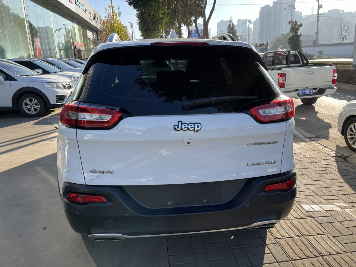 Jeep 自由光  2016款 2.4L 優(yōu)越版圖片