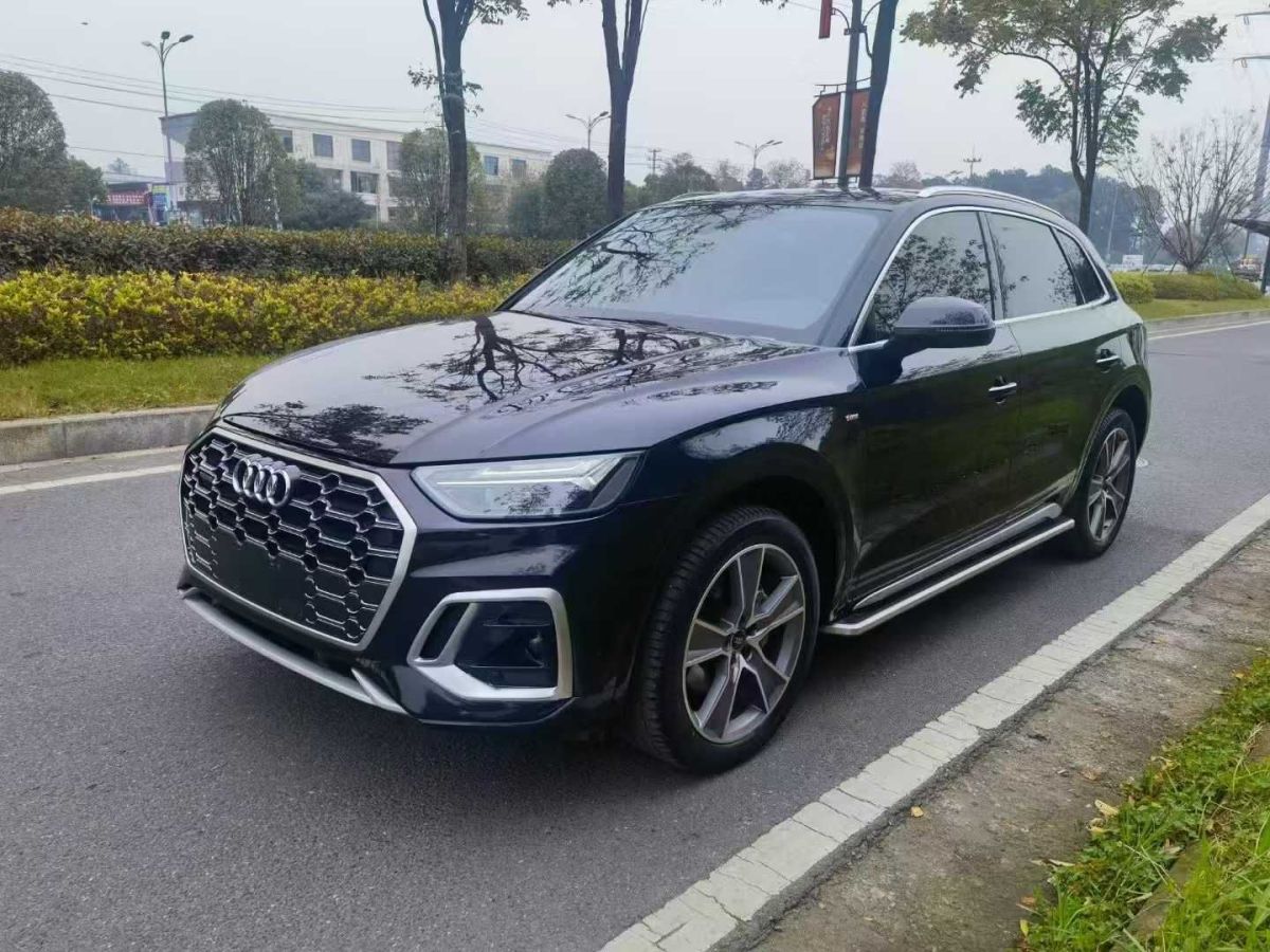 奧迪 奧迪Q5 e-tron  2022款 40 e-tron 星耀型 機甲套裝圖片