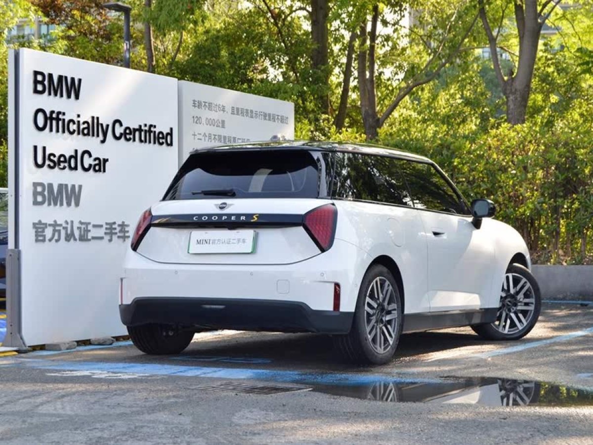 MINI 電動(dòng)MINI COOPER  2024款 456km COOPER E 經(jīng)典派圖片