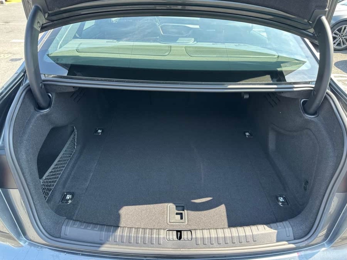 奧迪 奧迪A6L  2024款 45 TFSI 臻選動(dòng)感型圖片