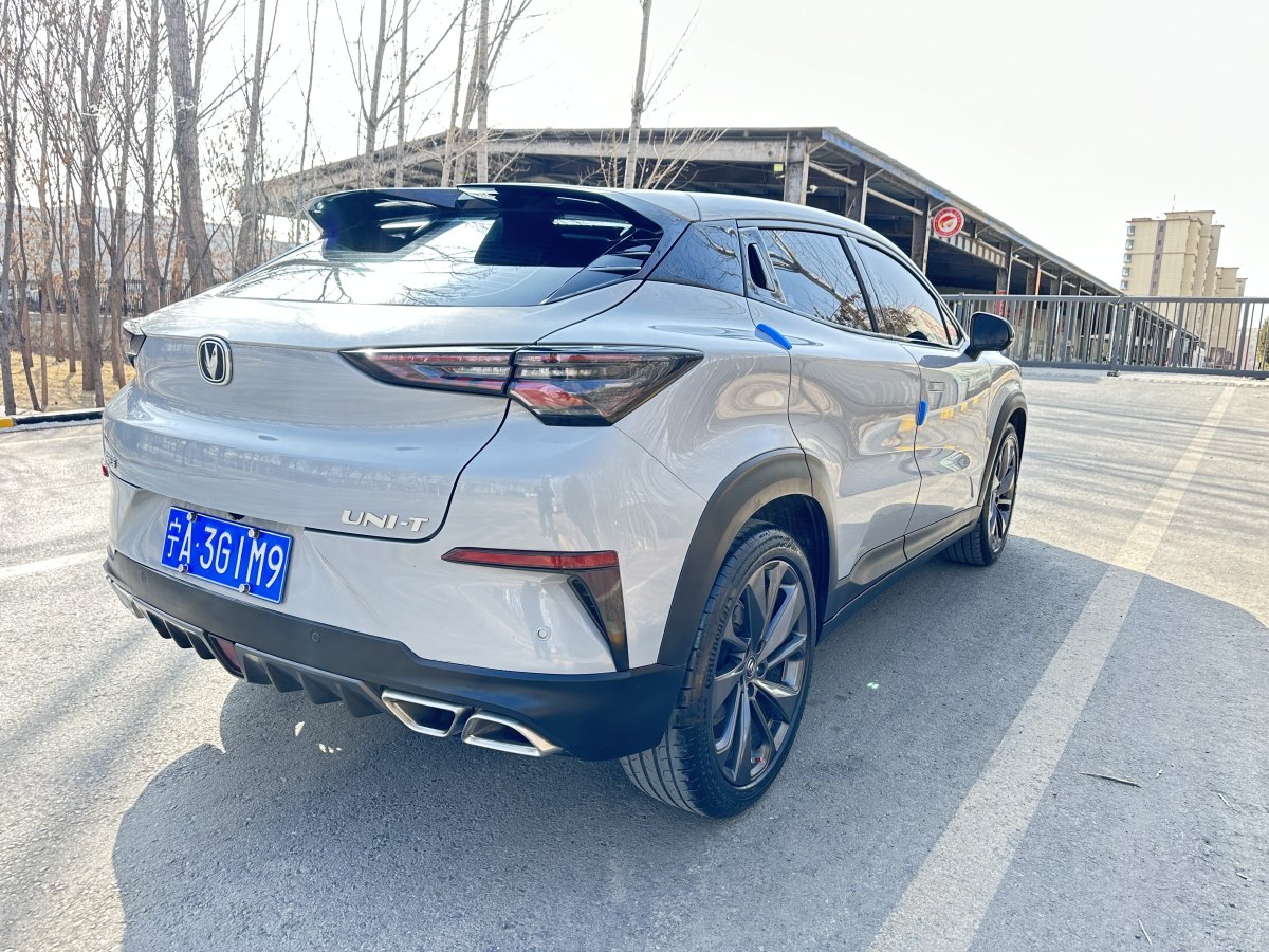 長(zhǎng)安 UNI-T  2020款 1.5T 尊貴型圖片