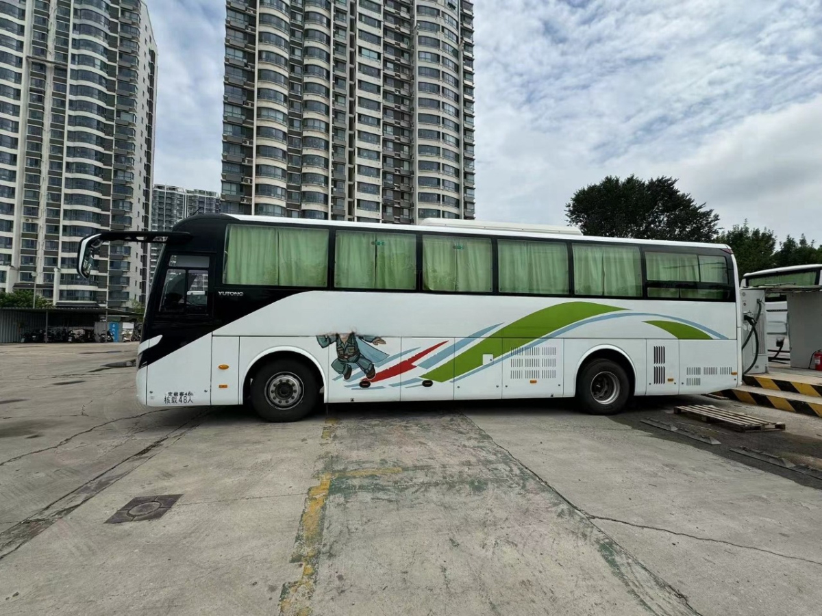 多臺(tái)山東牌宇通48座非營(yíng)運(yùn)新能源電車圖片