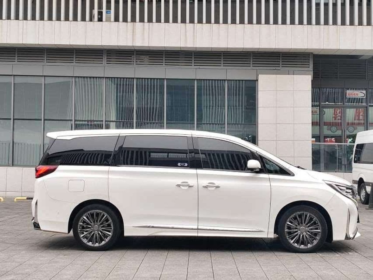廣汽傳祺 M8  2020款 領(lǐng)航款 390T 尊貴版圖片