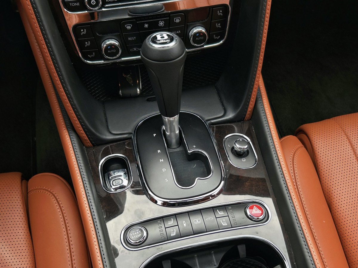 2016年11月宾利 飞驰  2016款 4.0T V8 标准版