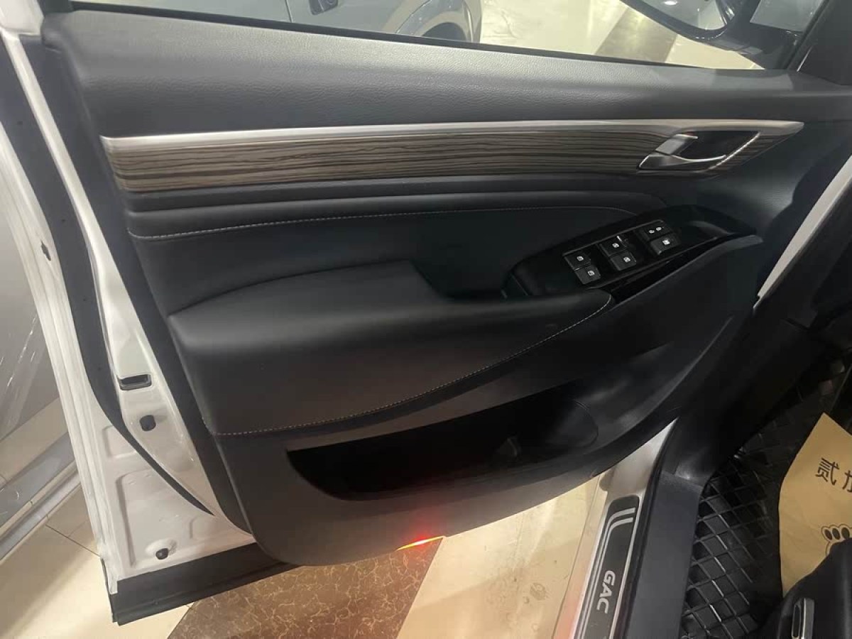 廣汽傳祺 M8  2024款 領(lǐng)秀系列 390T 尊享版圖片