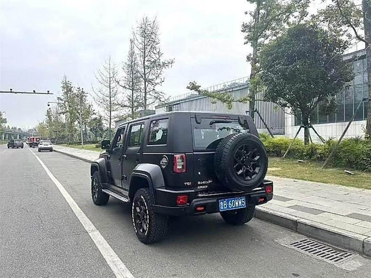 2022年3月北京 BJ40  2023款 2.0D 自動(dòng)四驅(qū)刀鋒英雄版?zhèn)b客型