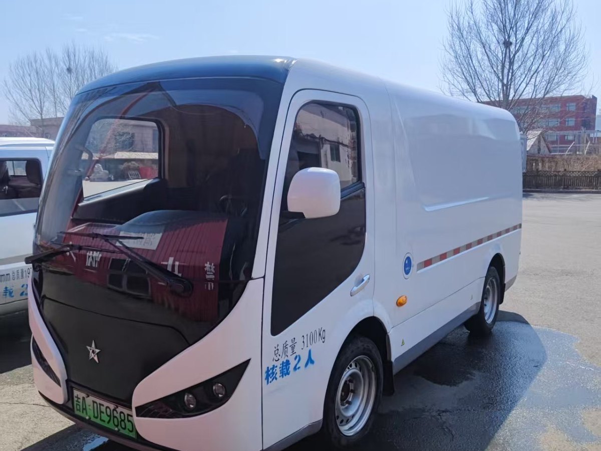 江鈴輕汽 長(zhǎng)江7號(hào)  2024款 舒享版 寧德時(shí)代41.86kWh GK5030XXYBEV02圖片