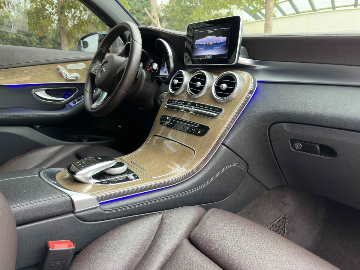 奔馳 奔馳GLC  2023款 改款 GLC 260 4MATIC 轎跑SUV圖片