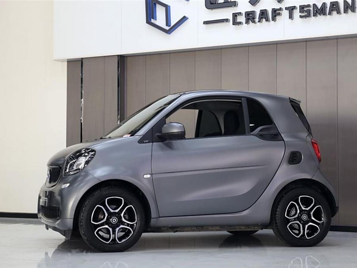 2019年8月smart fortwo  2019款 0.9T 66千瓦硬頂先鋒版 國VI