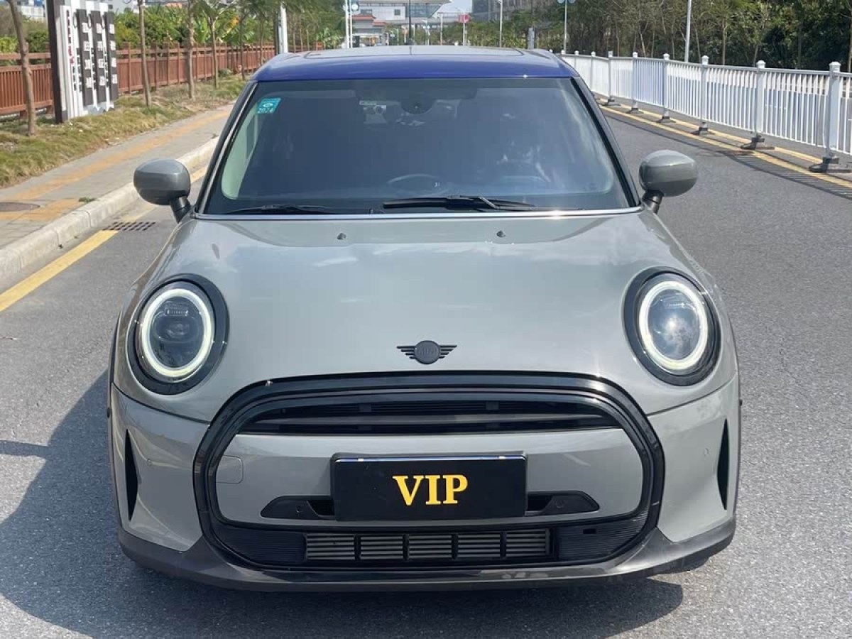 MINI MINI  2021款 1.5T COOPER 藝術(shù)家 五門(mén)版圖片