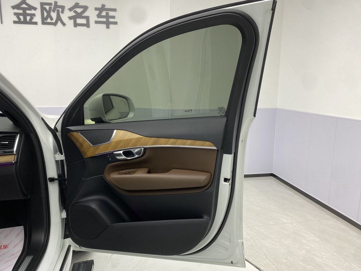 2022年4月沃爾沃 XC90  2022款 B5 智行豪華版 5座