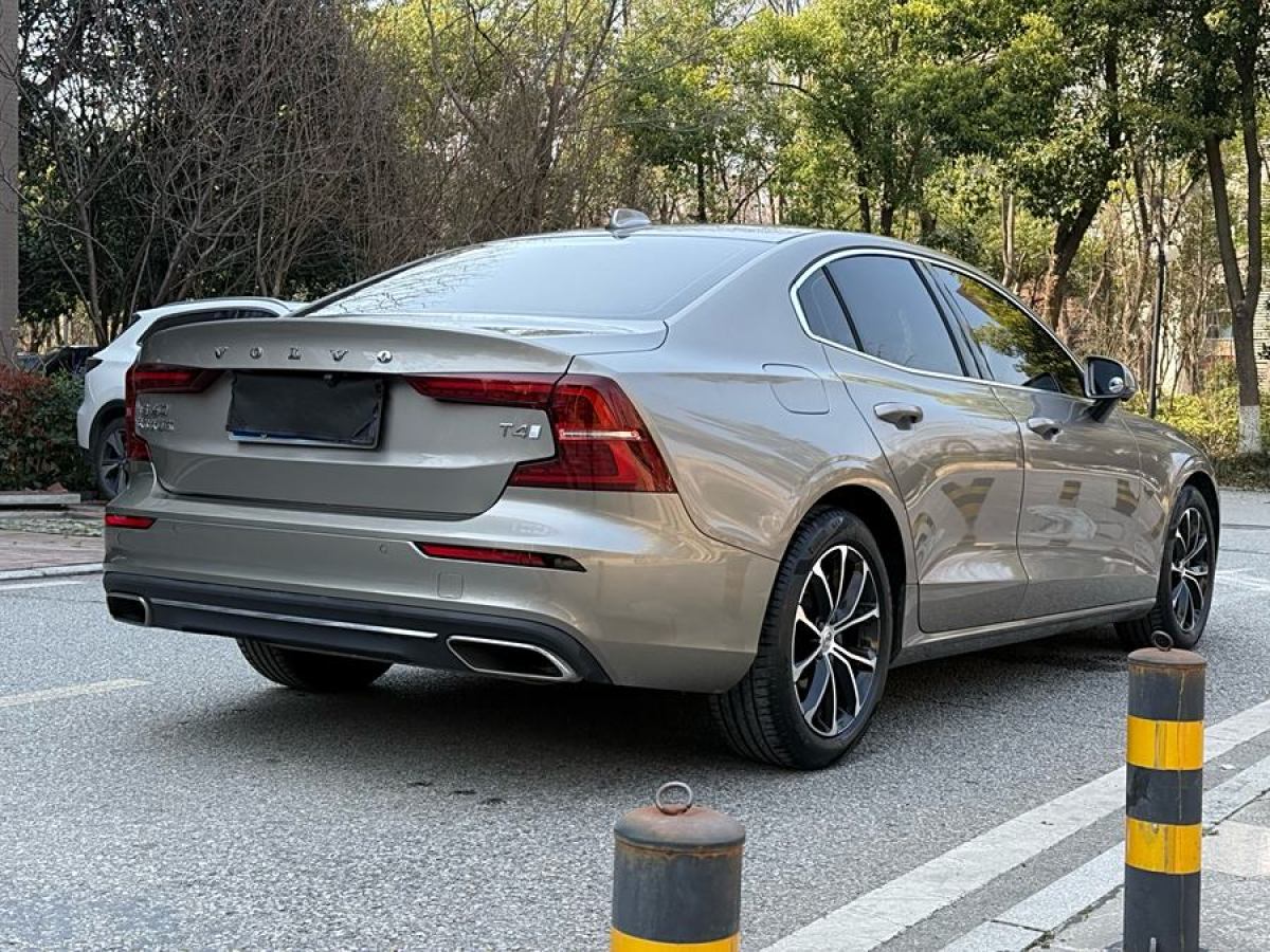 2021年5月沃爾沃 S60L  2021款 T4 智逸豪華版