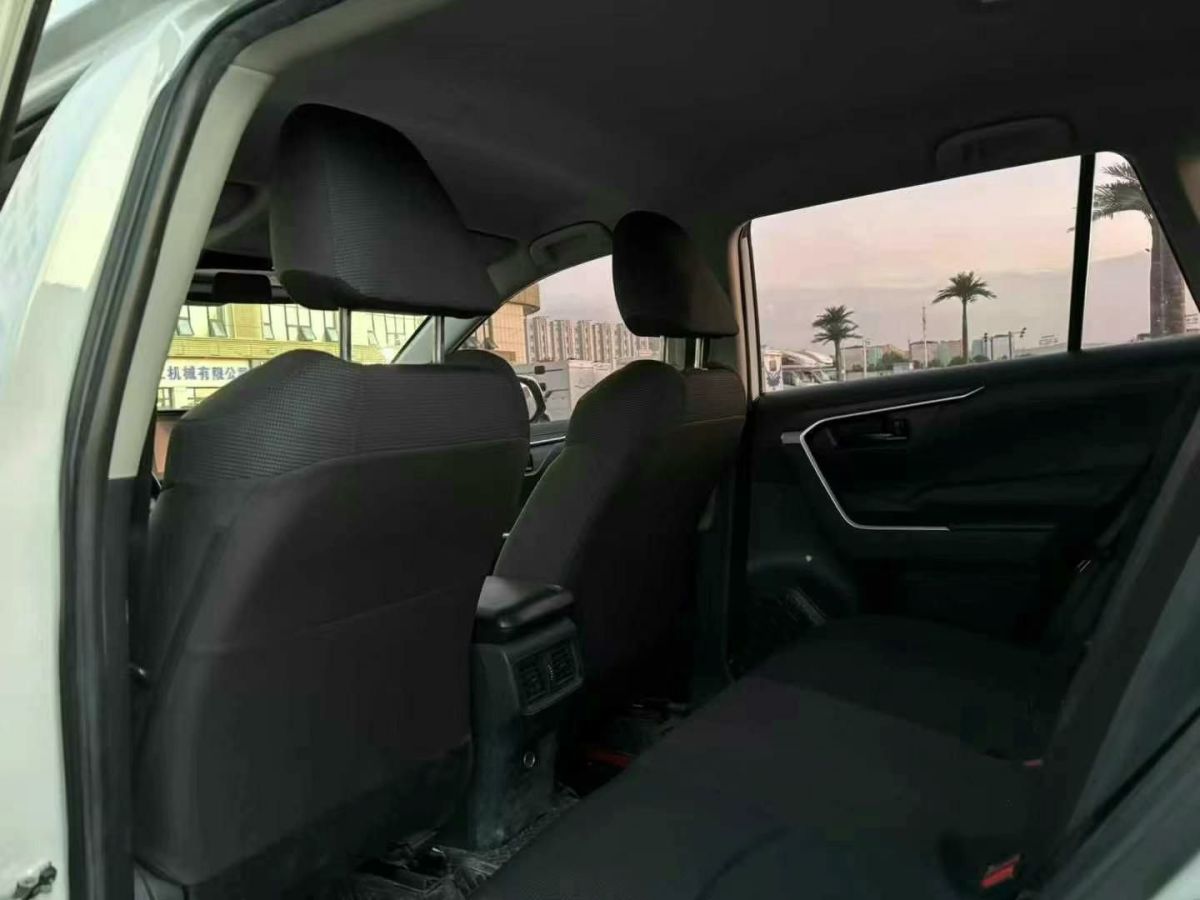 豐田 RAV4榮放  2022款 2.0L CVT兩驅(qū)尊貴版圖片