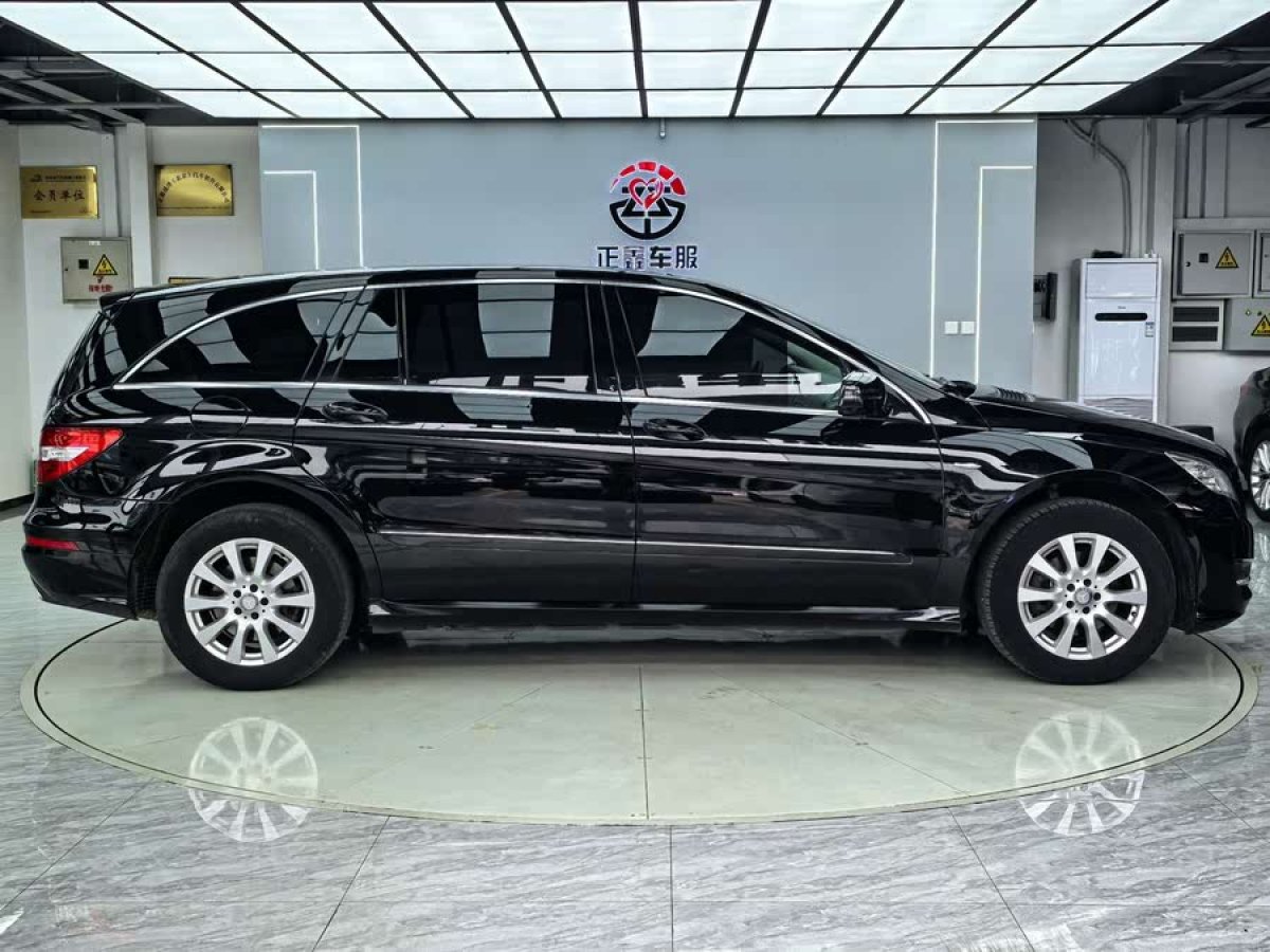 奔馳 奔馳R級  2017款 R 320 4MATIC 商務(wù)型臻藏版圖片