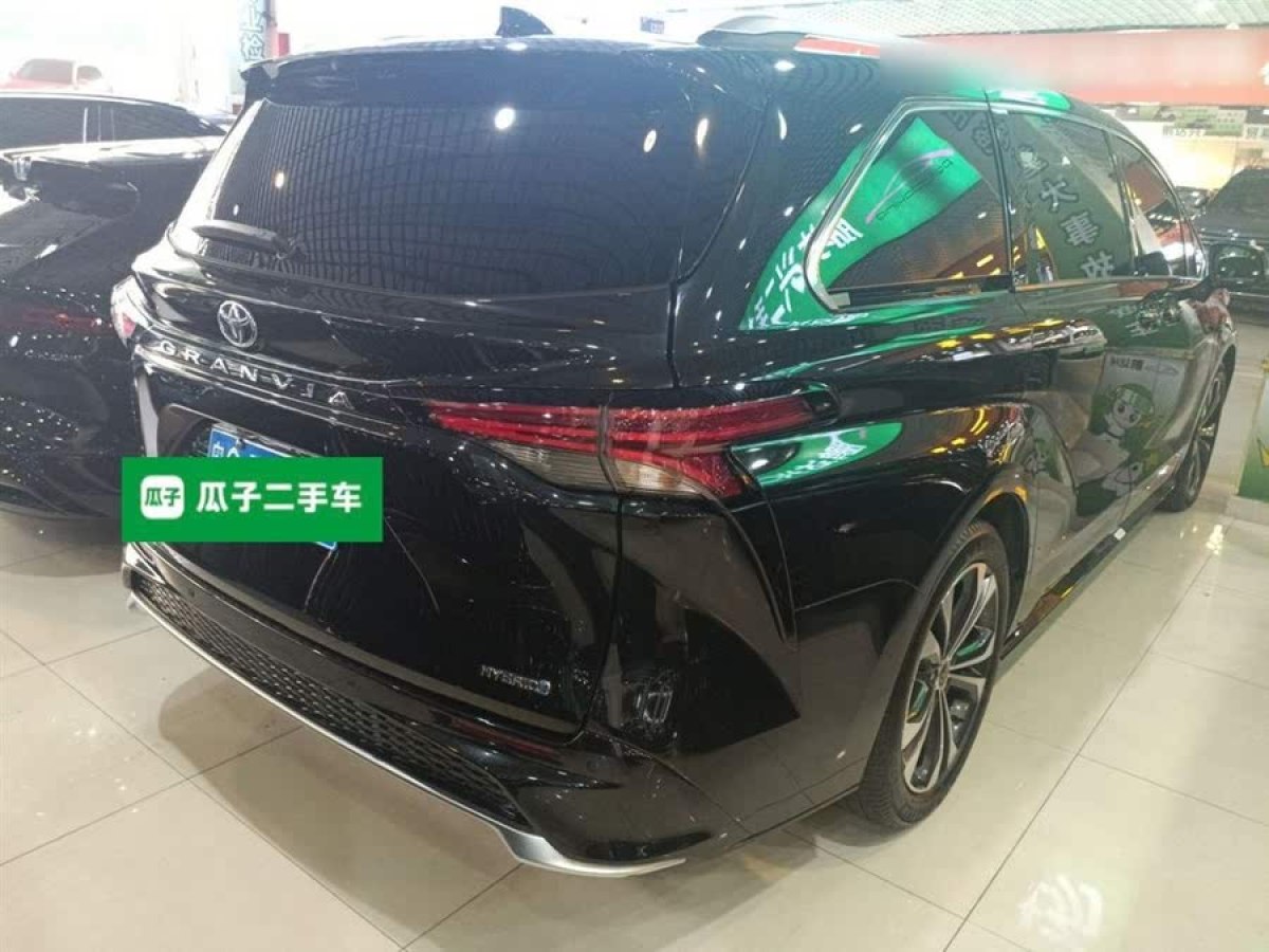 豐田 格瑞維亞  2022款 2.5L混動(dòng) 旗艦版圖片