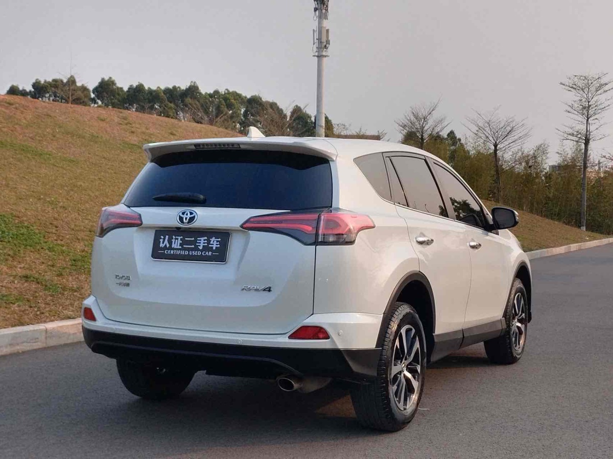 豐田 RAV4  2018款 榮放 2.0L CVT兩驅(qū)風尚X版圖片