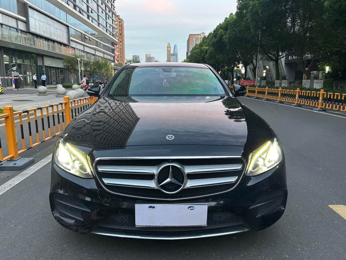 奔馳 奔馳E級  2019款 改款 E 300 L 運動時尚型圖片