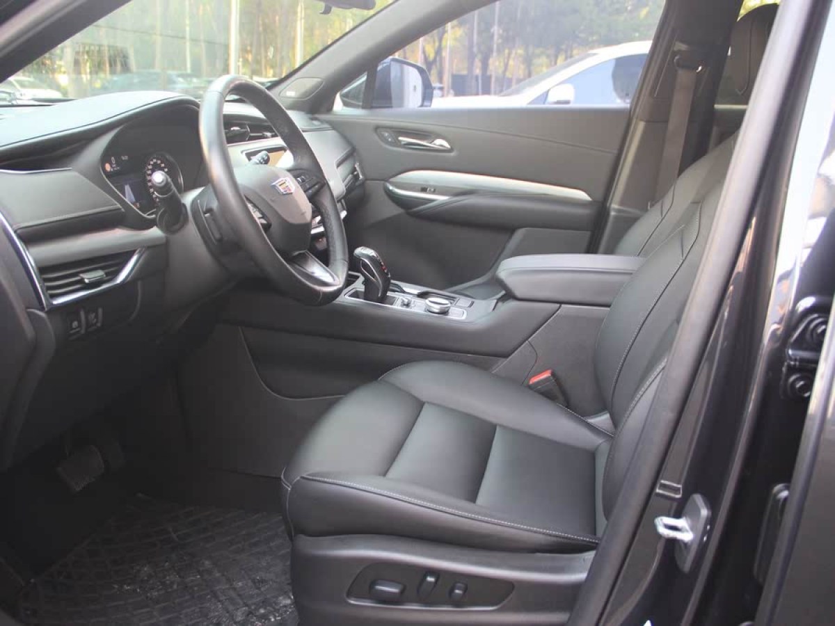 凱迪拉克 XT4  2018款 28T 四驅(qū)領(lǐng)先型圖片